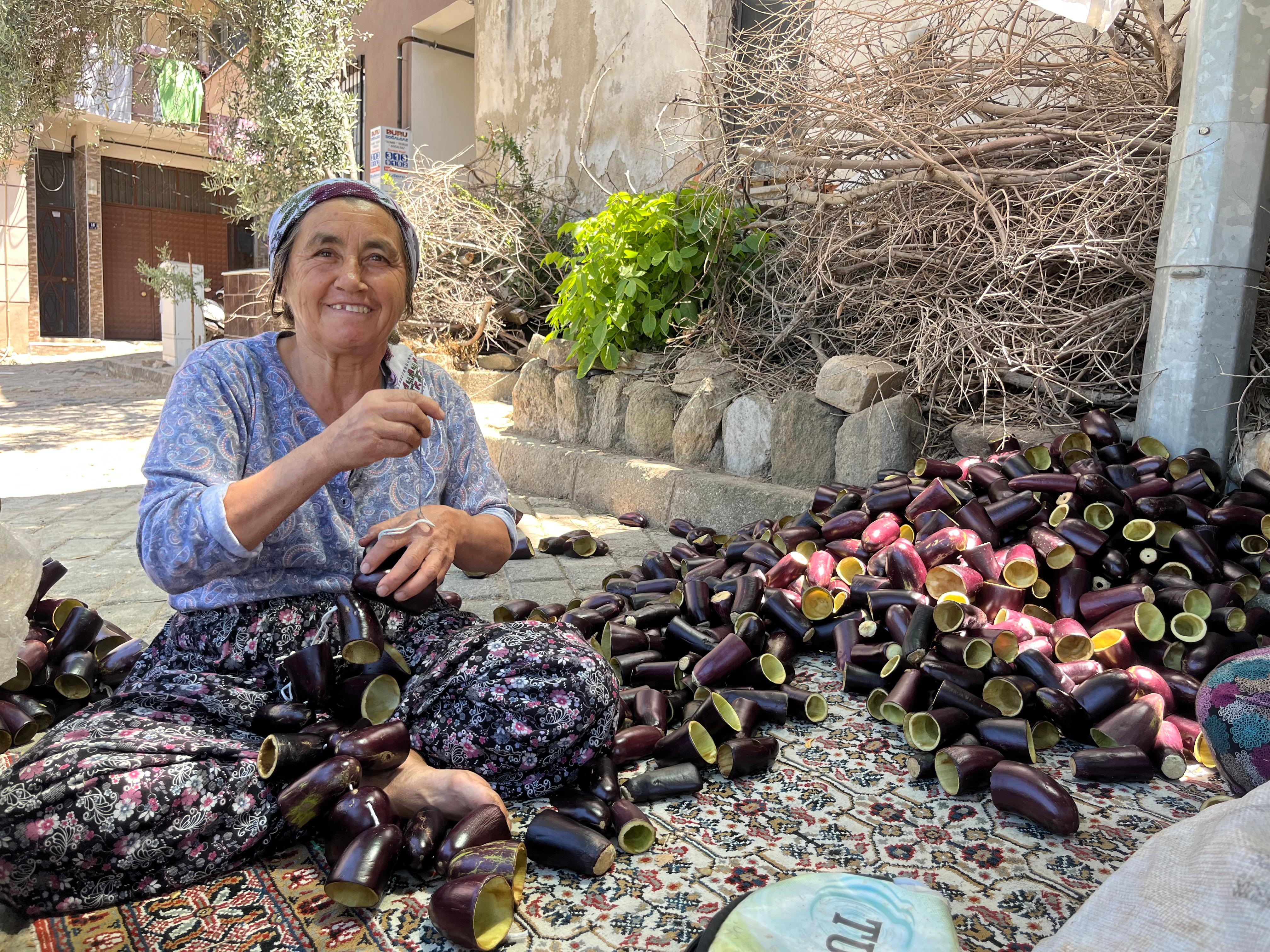 Yildiztepede Kurur Sofralarda Sifa Olur Nazillide Kuru Patlican Sezonu Basladi 581189 A6A5Daacf014Eff166B3C29645410F2E