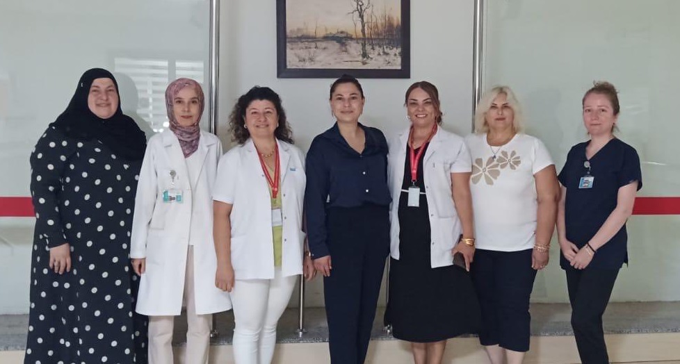 Ak Kadinlardan Duygusal Ziyaret 589426 3Dc0F3680D836E15Eb7A977700A33F96