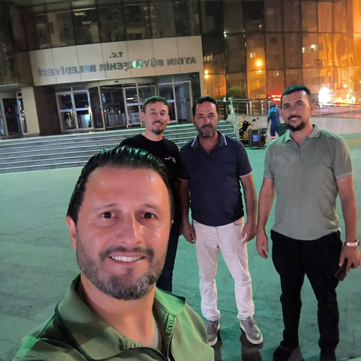 Ak Partili Baskandan Buyuksehir Selfiesi 591046 6F34Bc45F6F5Ba4Ea1E69Ff4751Fb777
