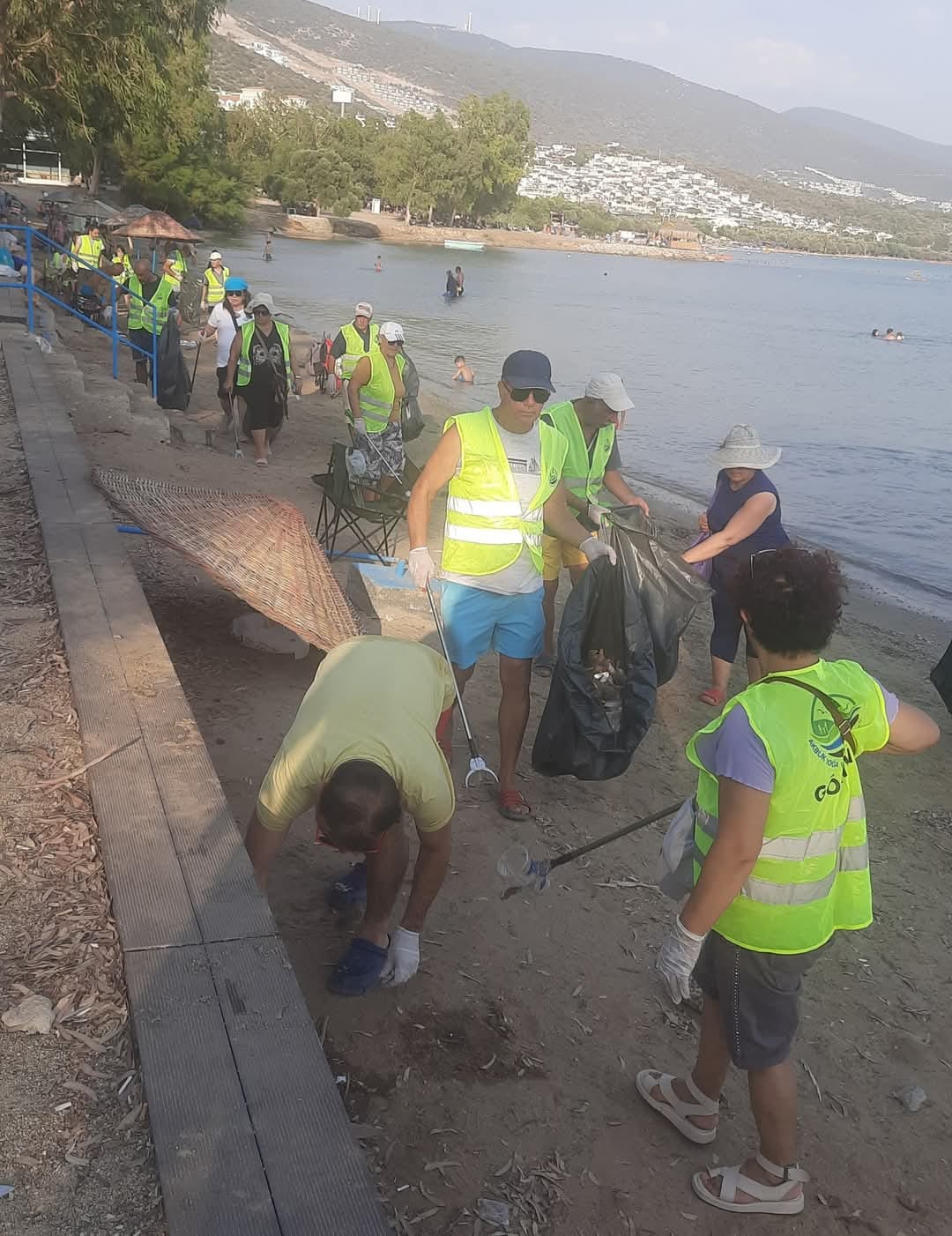 Akbukte Temiz Cevre Saglikli Toplum Sloganiyla Temizlik Yapildi 589931 1Cd127Dfa5C742Cb534Cfd180F141Aa0