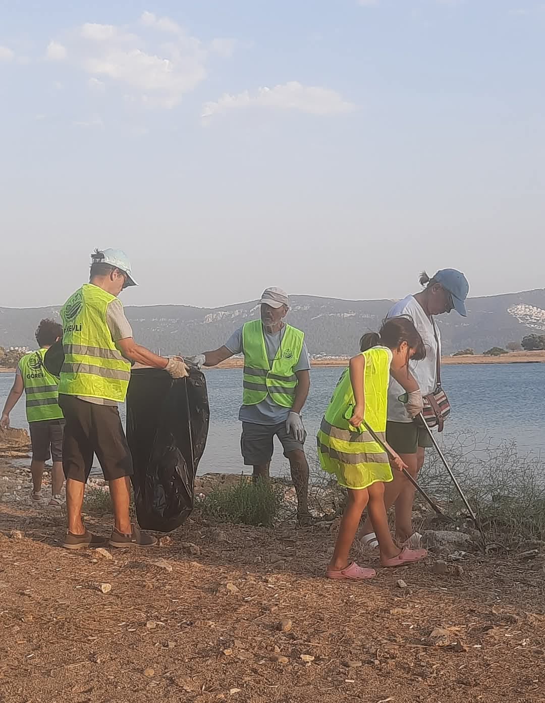 Akbukte Temiz Cevre Saglikli Toplum Sloganiyla Temizlik Yapildi 589931 A8396086411Fe177E1Ca83530909C7D0