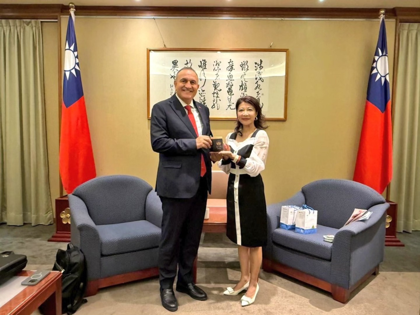 Aydin Milletvekilinden Tayvana Ovgu Turkiyeye Elestiri 588836 40D4B7Bcbf453C080Fec20Bb6F8A556D