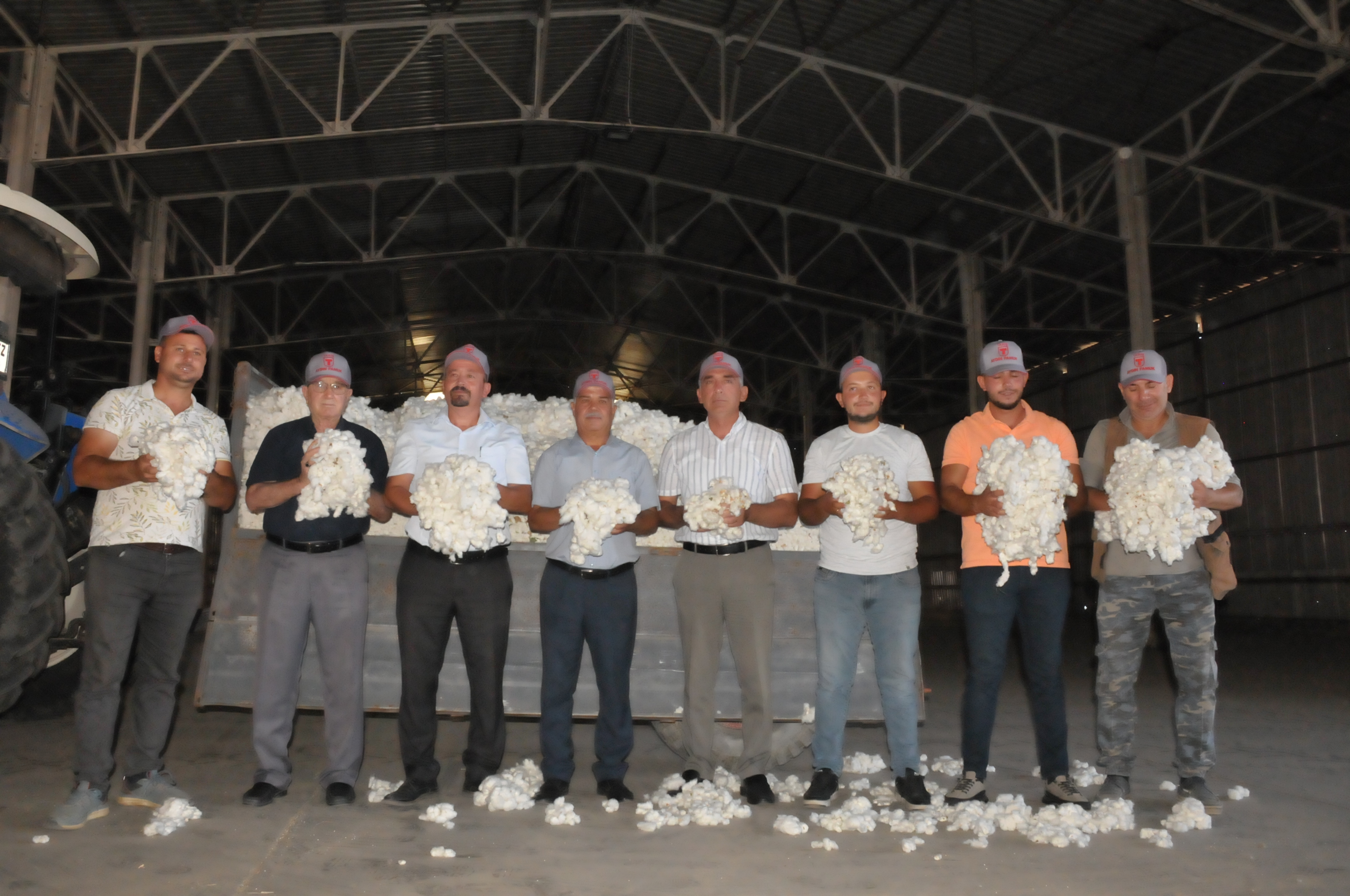 Aydin Taris Ilk Pamuk Alimini Yapti Pamukta Beklenti 50 Lira 595089 259Afb062D723E29C3D4Ca88743Bc967