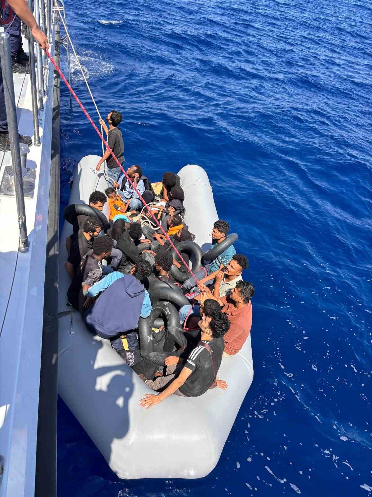 Aydinda 1 Ayda 147 Duzensiz Gocmen Kurtarildi 24Fb0D36A0E75Cdbab133D031Ee6926B