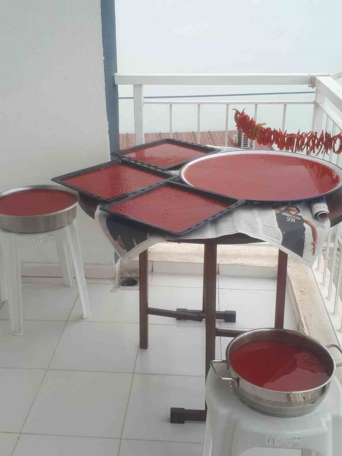 Aydinda Balkonlar Kirmiziya Boyandi Ce838B1706538837645D6B202711Fa7D