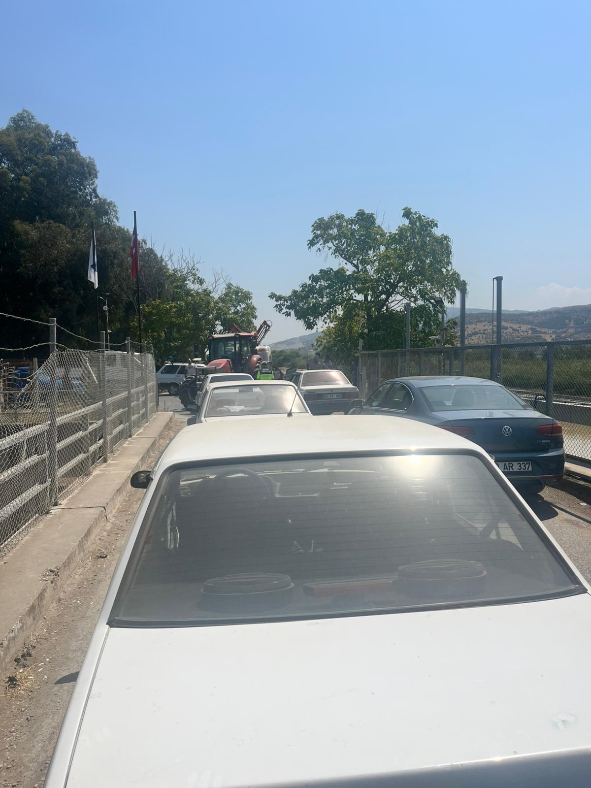 Aydinda Ciftciler Yolu Kapatti Menderes Akiyor Ama Biz Su Alamiyoruz 588812 00F8C1Cf84163F7D57C1Ae2Edb1Bb97F