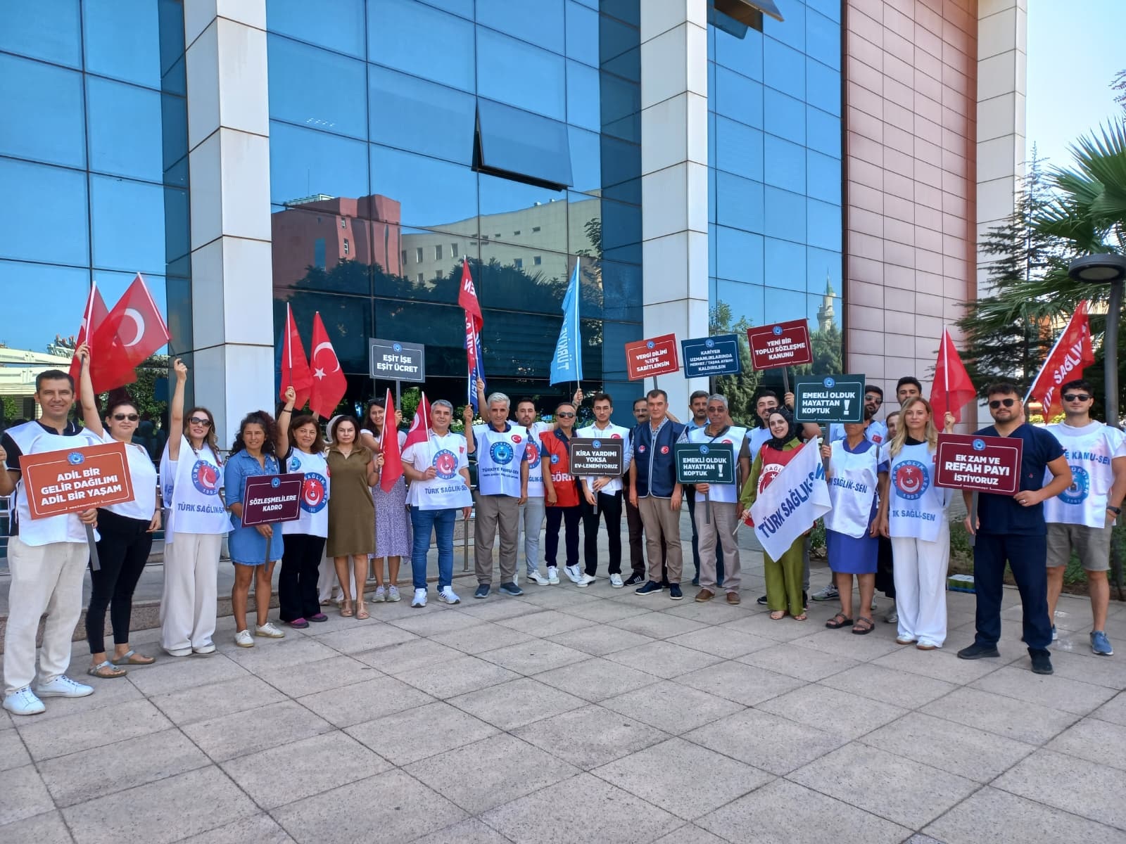 Aydinda Memurlar Is Birakti 591981 85D0B91Bdf17432A37E2Ad76E9716D81