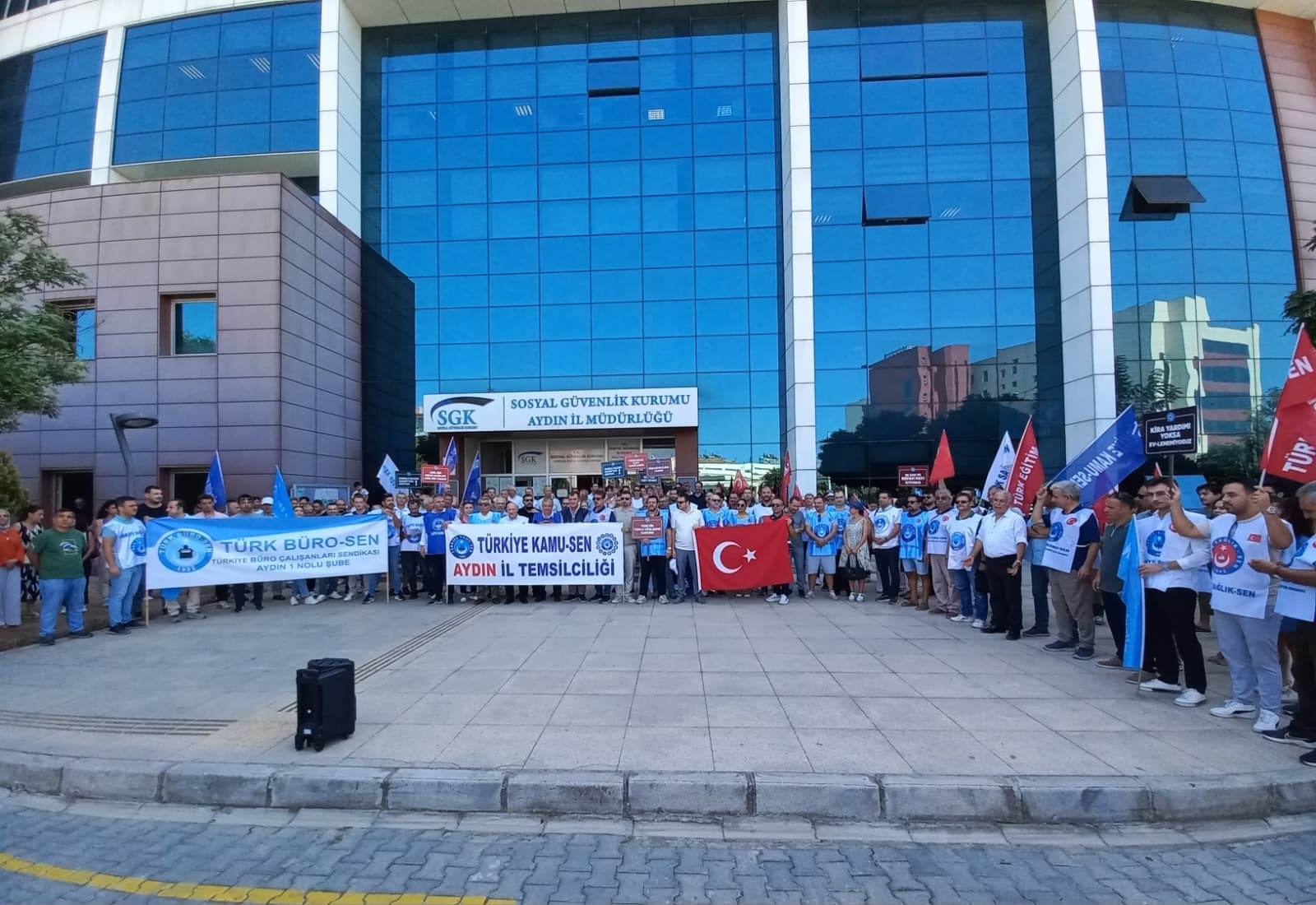 Aydinda Memurlar Is Birakti 591981 F9Ccce26Ce4364573422Cb6A1Ded1882