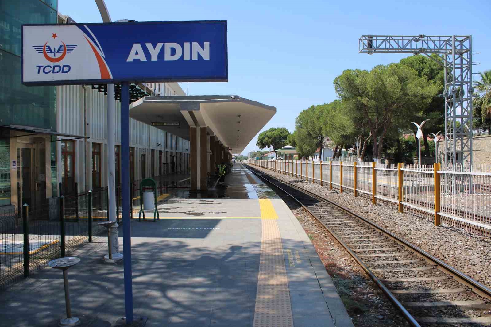 Aydinda Tren Seferleri Iptal Oldu Vatandaslar Kapidan Dondu 50B8F562D0Bab32806B6B952C7Bccacf