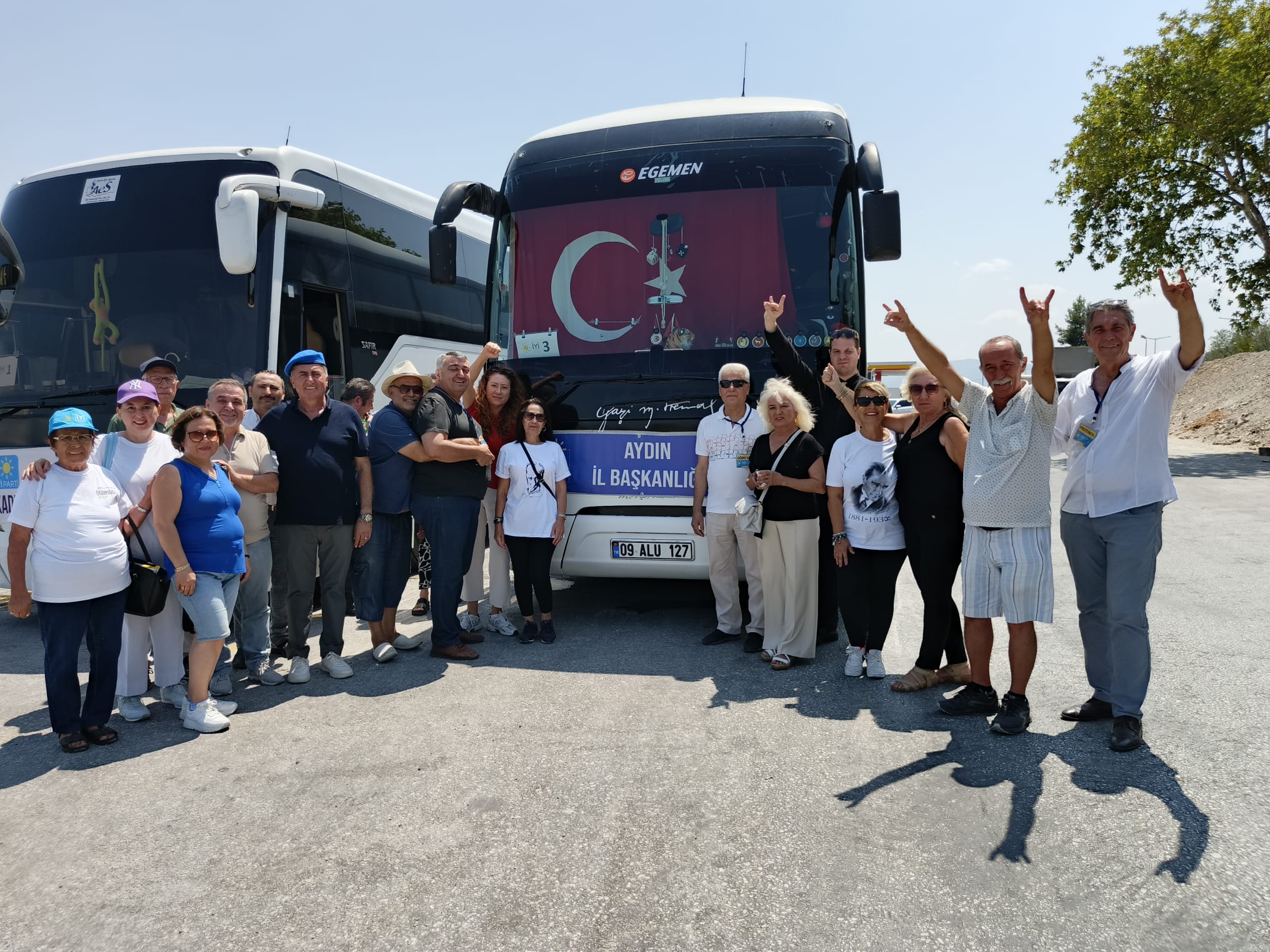 Aydindan Bursa Mitingine Guclu Destek Yaklasik 400 Kisi Mitinge Gitti 588378 A6E6E2946D2985241B3Ed79E00E28C3C