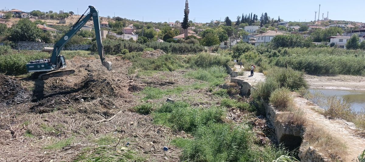 Aydinin Tarihi Koprusu Temizleniyor Kemal Sunalin Filmine Ev Sahipligi Yapmisti 594222 A8587F80B195Bd54E41C50A8D061De50