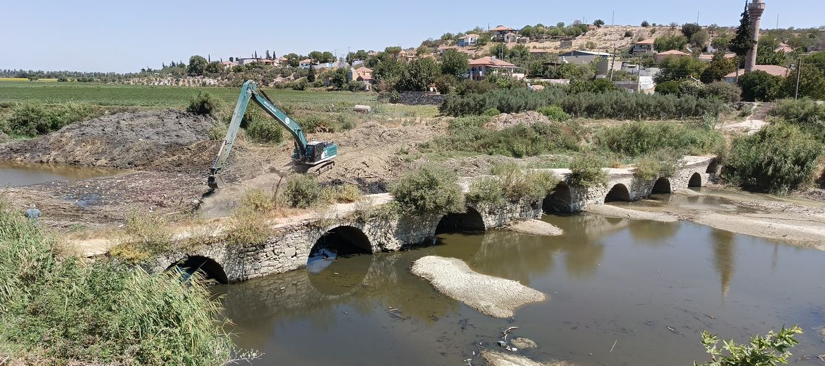 Aydinin Tarihi Koprusu Temizleniyor Kemal Sunalin Filmine Ev Sahipligi Yapmisti 594222 Ec30Ebe56110D92F7162D89Defe37783