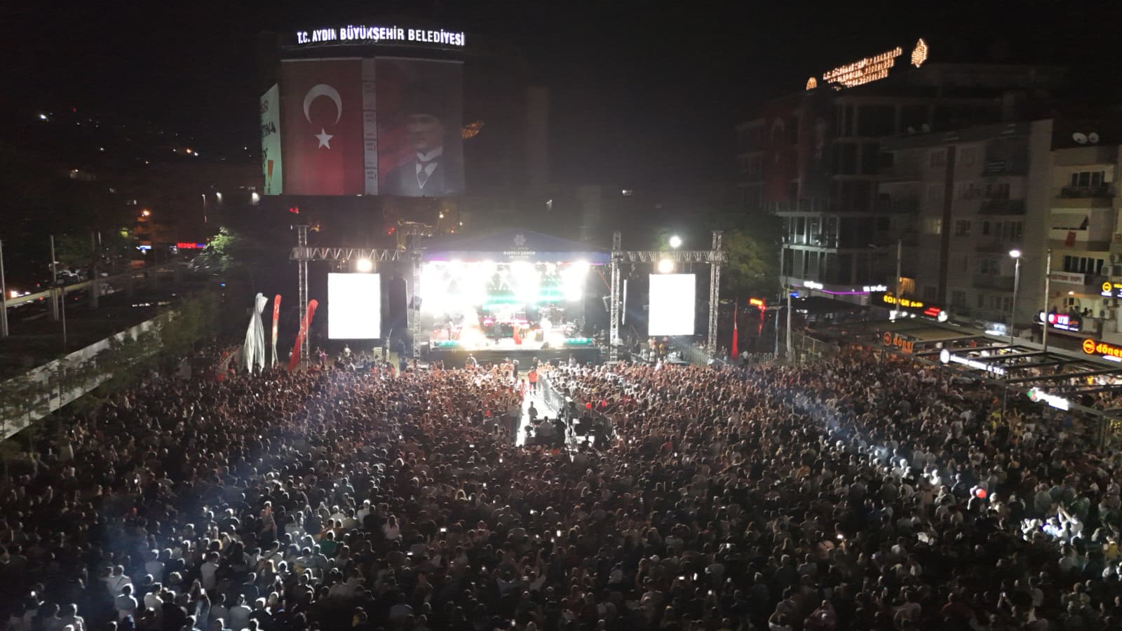 Aydinlilardan Buyuksehir Belediyesinin Konserlerine Yogun Ilgi Cerciogluna Destek 595392 59Cf43F42E7980B50Bec5D3C391F2329