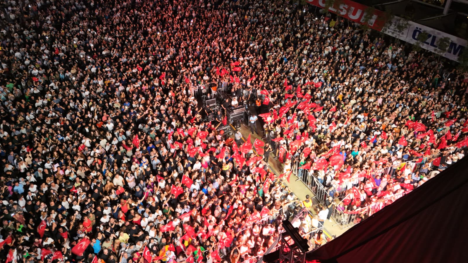 Aydinlilardan Buyuksehir Belediyesinin Konserlerine Yogun Ilgi Cerciogluna Destek 595392 98F3C88F32A1Ed37Aa9Ef7D1734A1Eaf