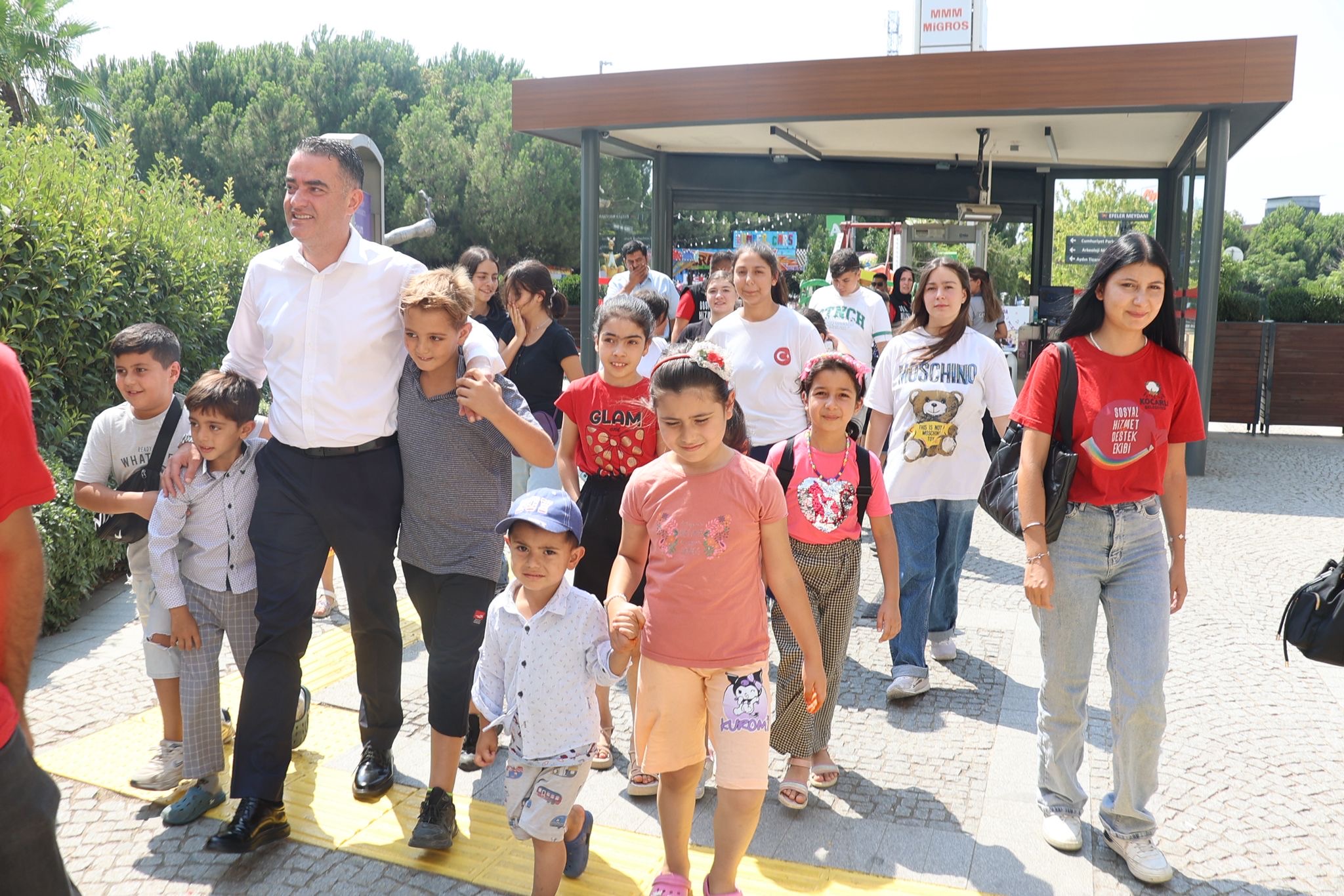 Baskan Arici Cocuklari Sinemaya Goturdu 589838 26Eeb0D12Ba84C83024Ea119C01C2Be5