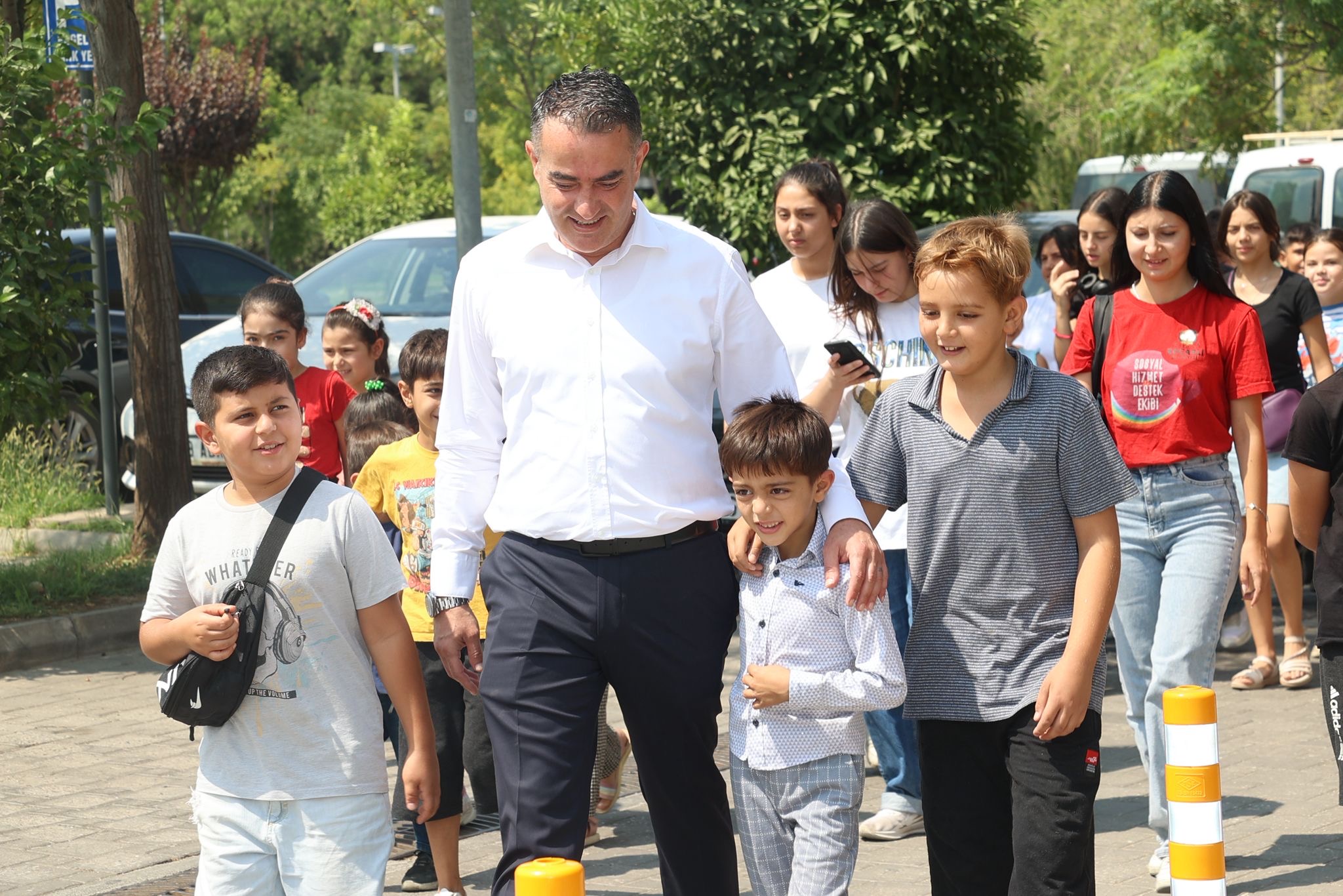 Baskan Arici Cocuklari Sinemaya Goturdu 589838 Da11Fac1Af673Fc032Cff6B27E157A67