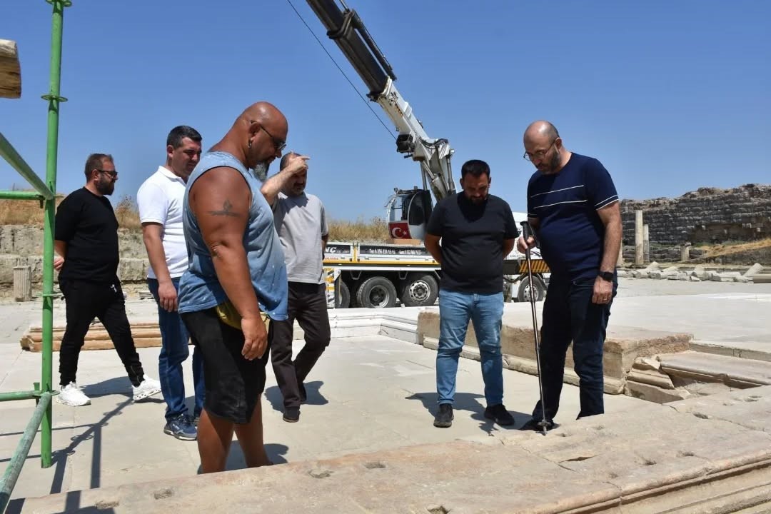 Baskan Zencirci Magnesia Antik Kenti Calismalarini Inceledi 50F17Ff6Cba5A1Be7Dca6B326D2Fd50E