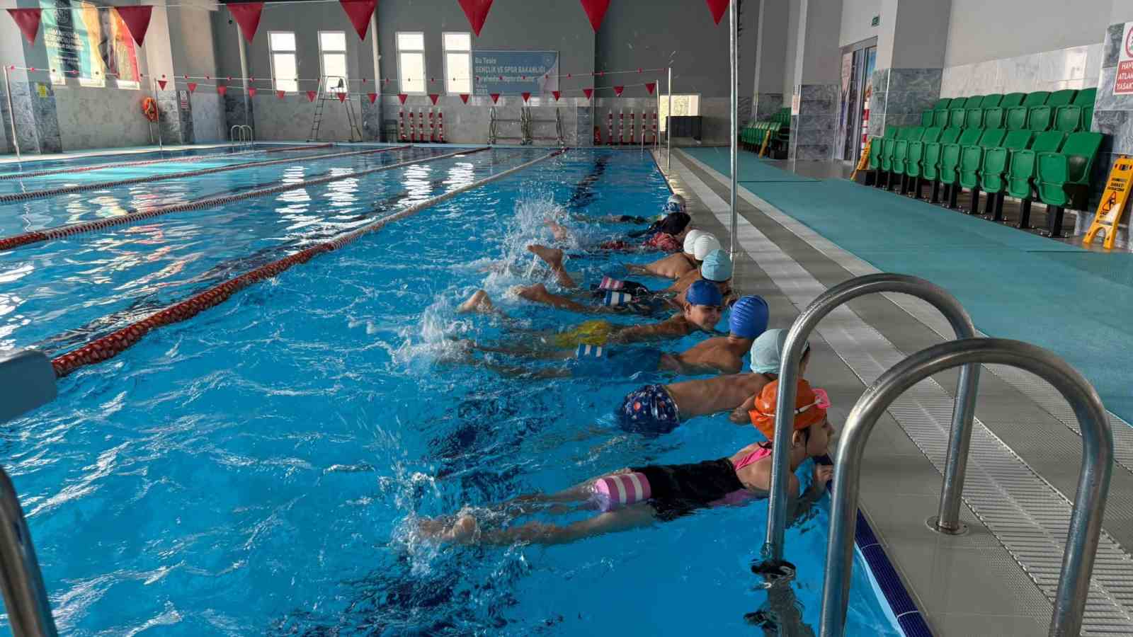 Bozdoganda Yuzme Bilmeyen Kalmiyor Fc00C699C393Cea67D633F2C2Cf84Bc4