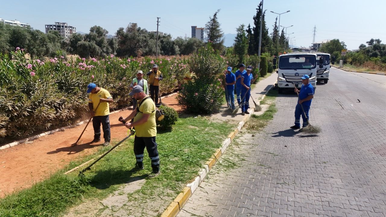 Buyuksehir Ekipleri Nazillide Temizlik Ve Peyzaj Calismasi Gerceklestirdi 28E9D9333E8833C5543B5A6C8Eff01D5