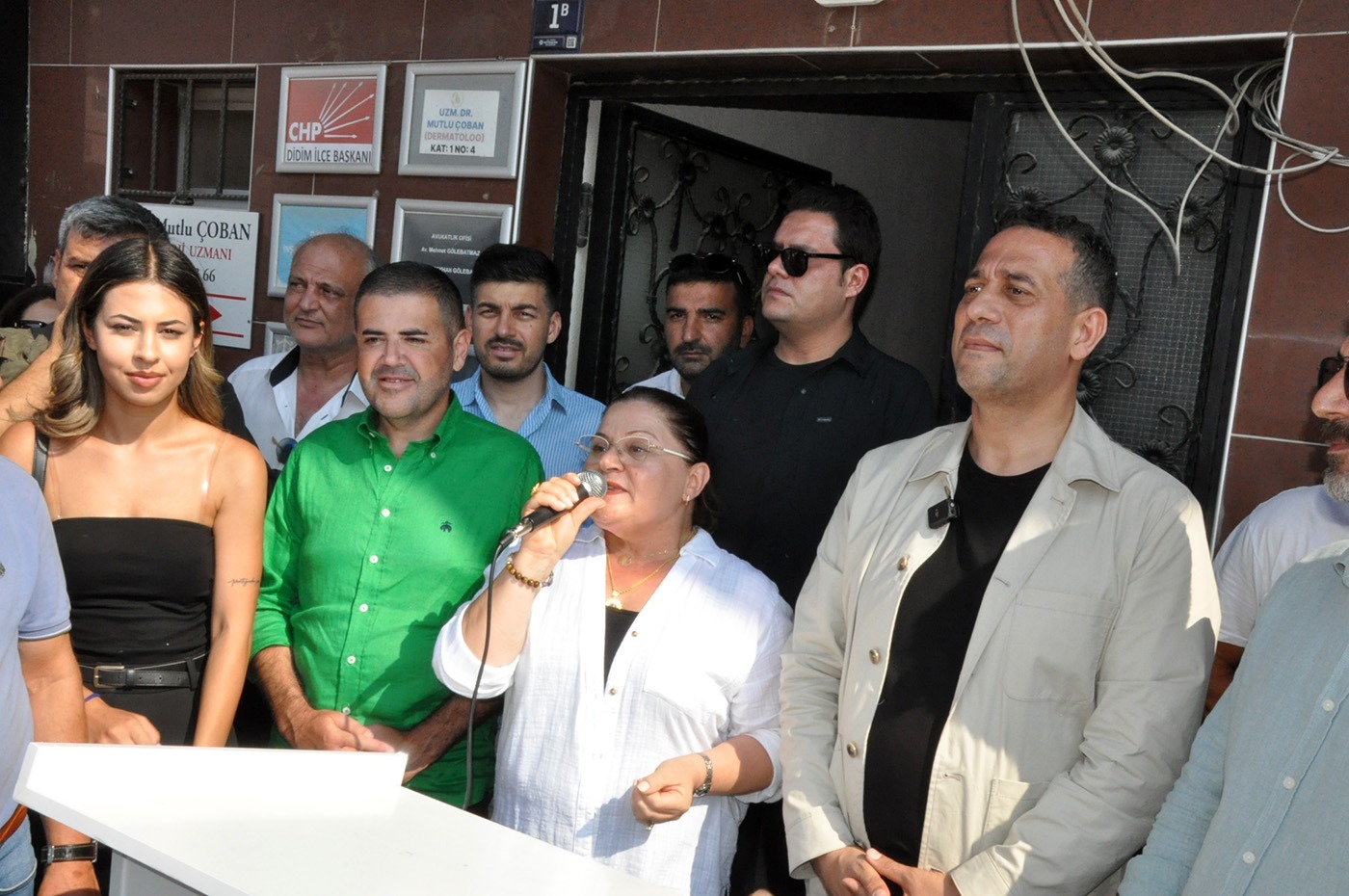 Chp Genel Baskan Yardimcisi Basarir Didimdesaraylarda Satafat Halkta Aclik 588280 6D832366059F061C78C17Bb9A11Ed3Fc