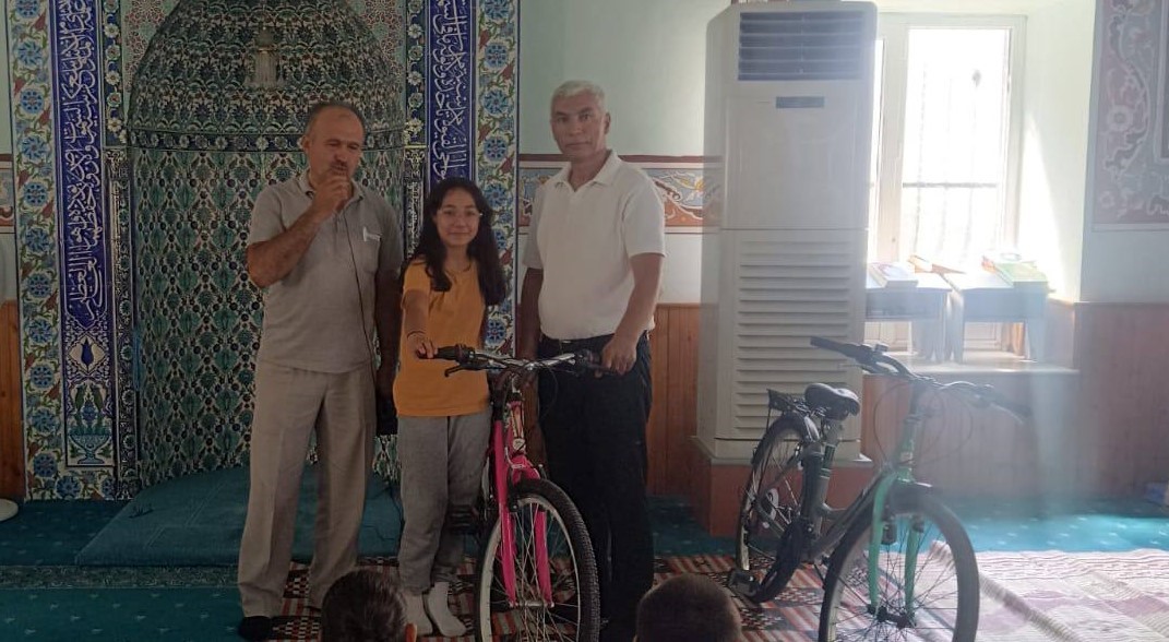 Cinede Kuran I Kerime Gecen Ogrencilere Bisiklet Hediye Edildi 5648E2F8B8F3Edfcbb3364Cab763A4Fa