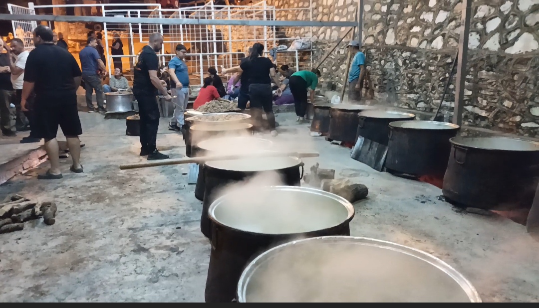 Dedebag Keskek Hayri Hazirliklari Sabaha Kadar Devam Etti Baskanlar Herkesi Dedebag Keskek Hayrina Davet Etti 595395 Bbfe41666F4E7B29D4D0240517Ca462B