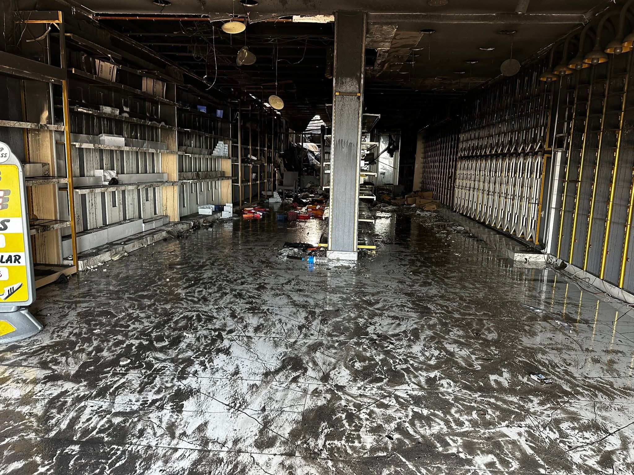 Didimdeki Yanginda Isyeri Kullanilmaz Hale Geldi 591691 01D1E17A29B546B9Ae545E8F66556D64