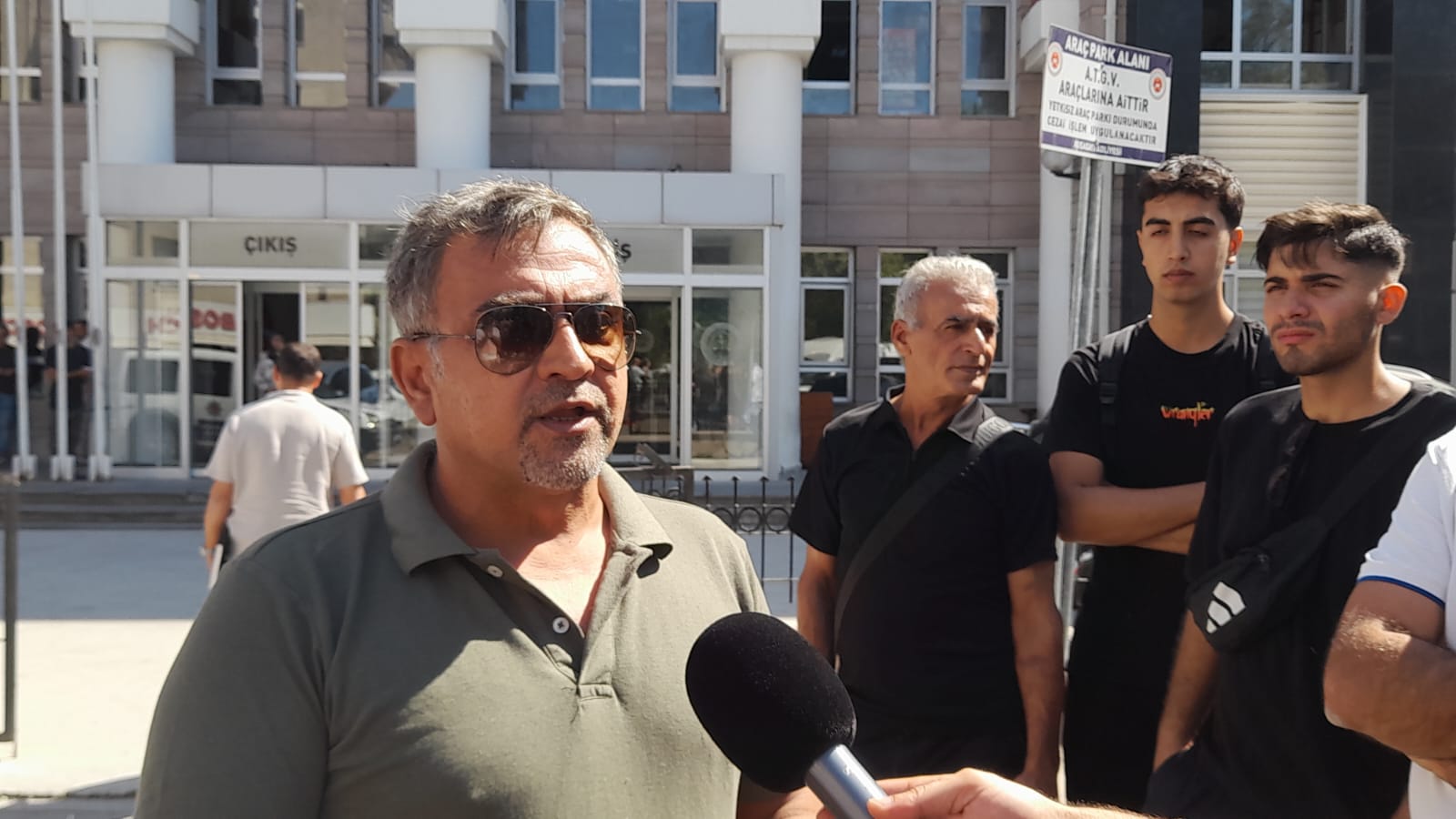 Eyleme Giden Otel Calisanlari Adliyede Haklarini Aradi 595086 F9621E019D8Bfee54A2C009C07D46212