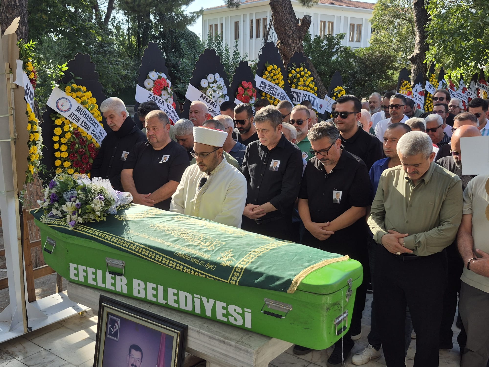 Hulisi Aksit Son Yolculuguna Ugurlandi 590690 Cb44417Bf28A5Ee57B37741Bff1B044C