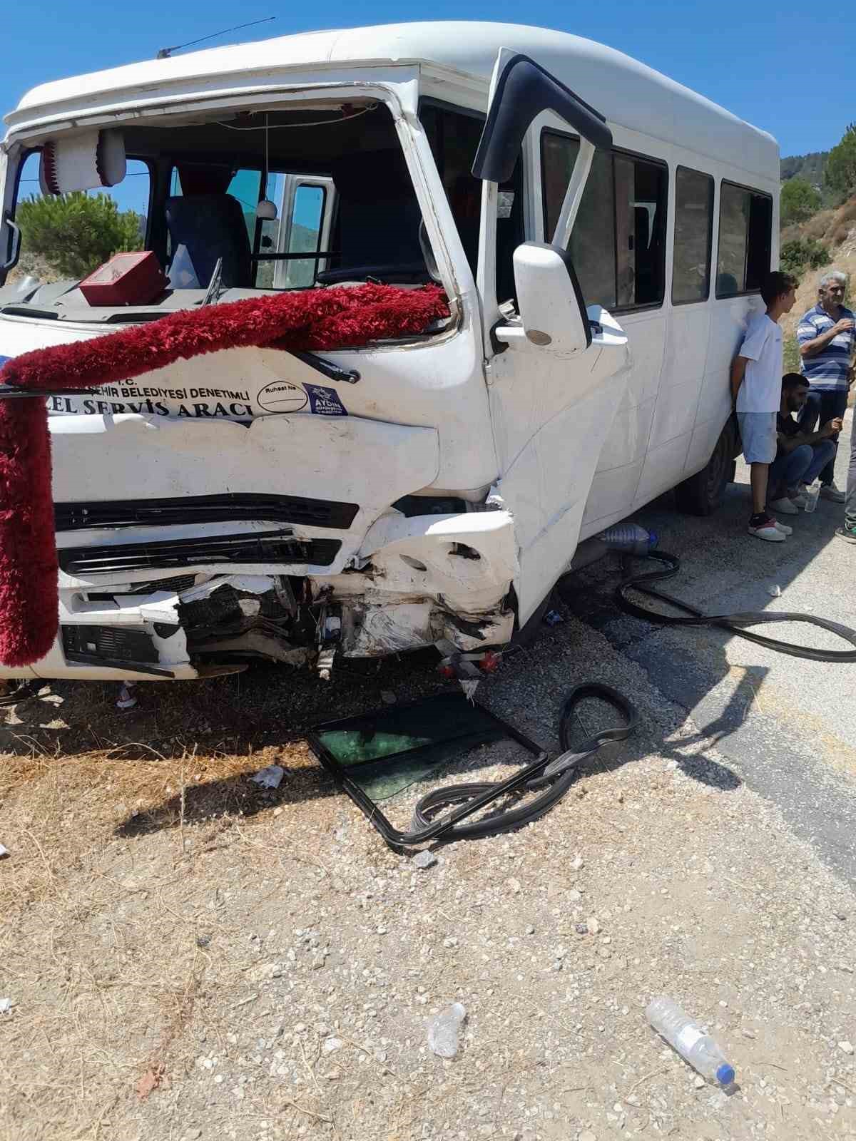 Incir Iscilerini Tasiyan Minibus Ticari Arac Ile Carpisti 3U Agir 8 Yarali 23F836064842D004817Bf2F84442Be9A