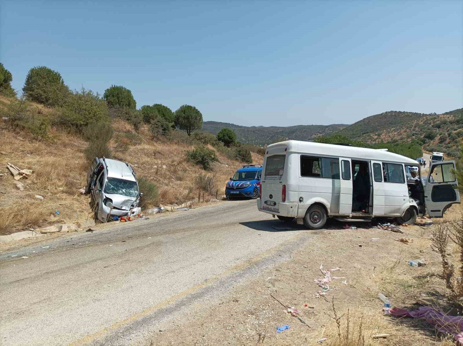 Incir Iscilerini Tasiyan Minibus Ticari Arac Ile Carpisti 3U Agir 8 Yarali Cb72C654C0Ff10A900Cb2Eeb8Ec7Ca9E