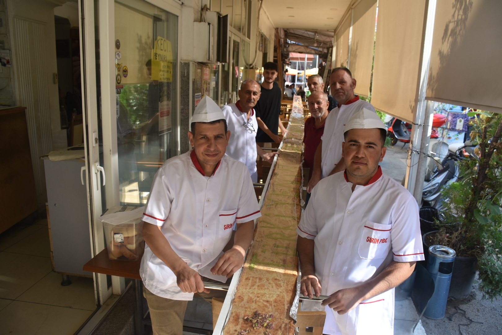 Karacasuda 13 Metre 20 Santimlik Pide Yapildi Turkiyenin En Uzunu 595133 A2D8Eef13428Ddfcf57C158940959426