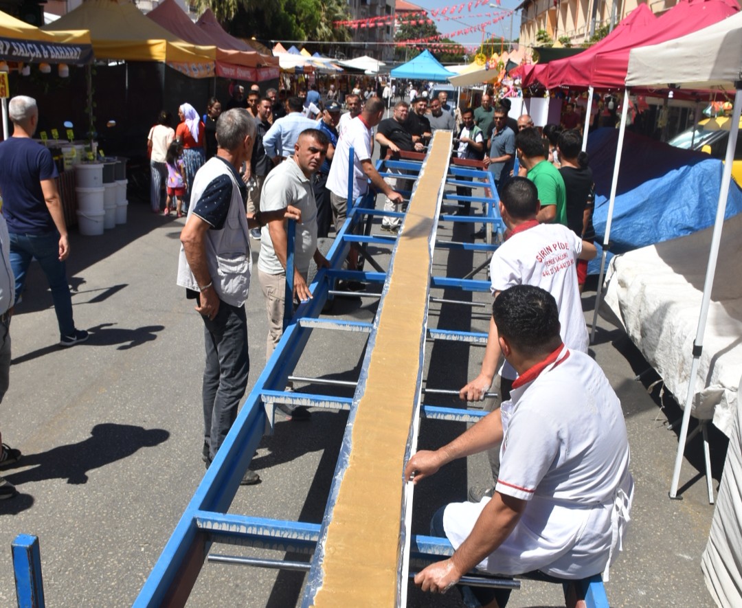 Karacasuda 13 Metre 20 Santimlik Pide Yapildi Turkiyenin En Uzunu 595133 B020887D8982C675C022Df0Ad7Ea31Dc-1