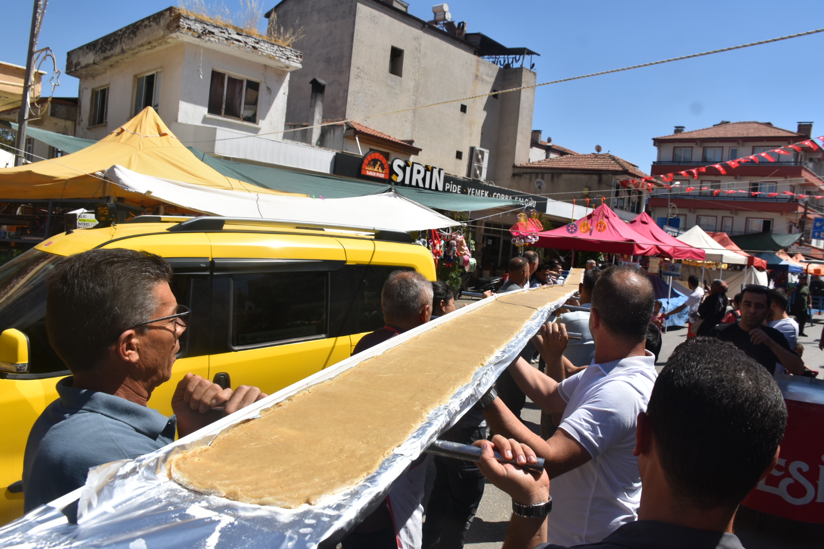 Karacasuda 13 Metre 20 Santimlik Pide Yapildi Turkiyenin En Uzunu 595133 C75Aba1E0Cde8885Cea5D37778F0E09F