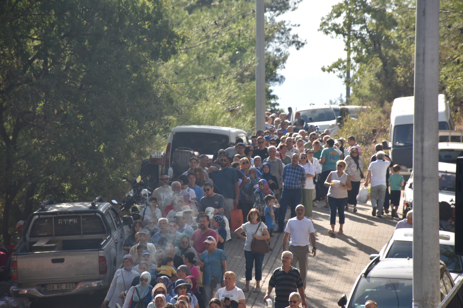 Karacasuda Dedebag Keskek Hayri Yogun Katilimla Yapildi 40 Kazan Keskek Icin Metrelerce Kuyruk Olustu 595486 09Ac09053De35Aeef7Ea37035D08Fa36
