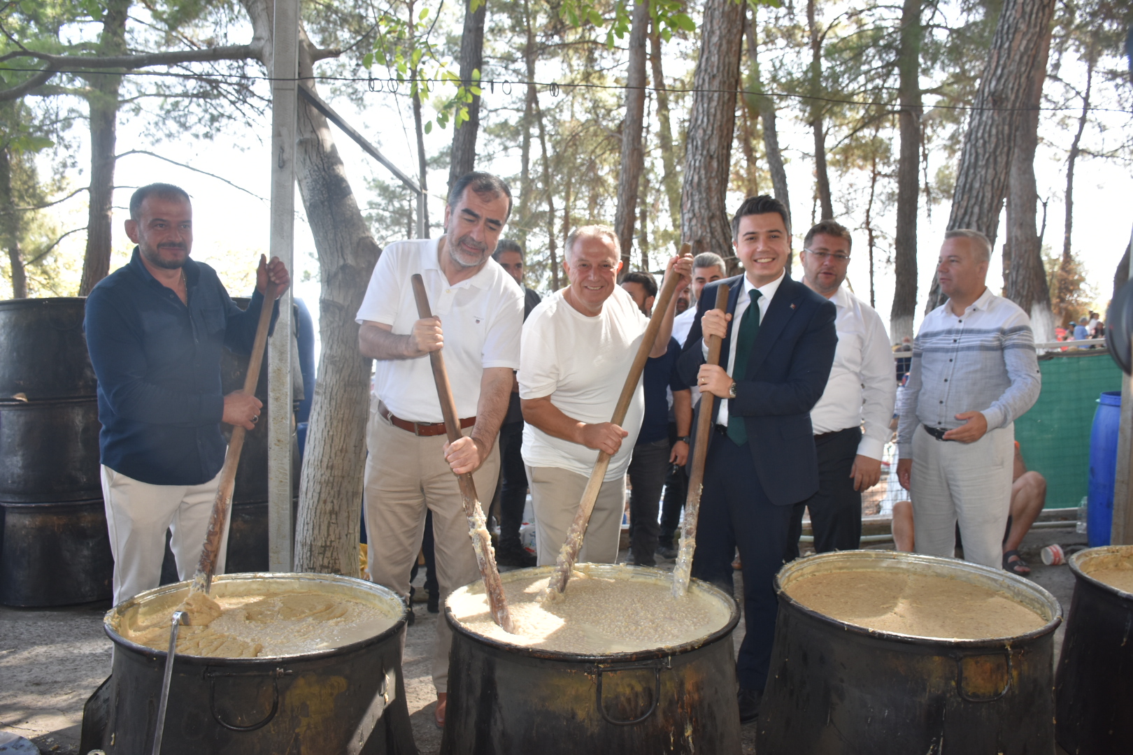 Karacasuda Dedebag Keskek Hayri Yogun Katilimla Yapildi 40 Kazan Keskek Icin Metrelerce Kuyruk Olustu 595486 B29Cf6E419E13F8B21A36C7998B48740