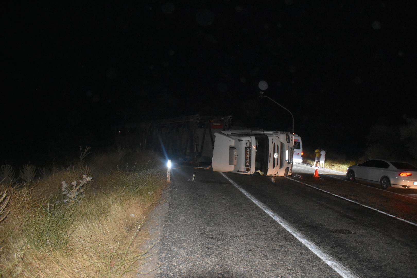 Karacasuda Kule Vinci Tasiyan Tir Devrildi 588291 B282923103427B1B60Ccc829F21F831D