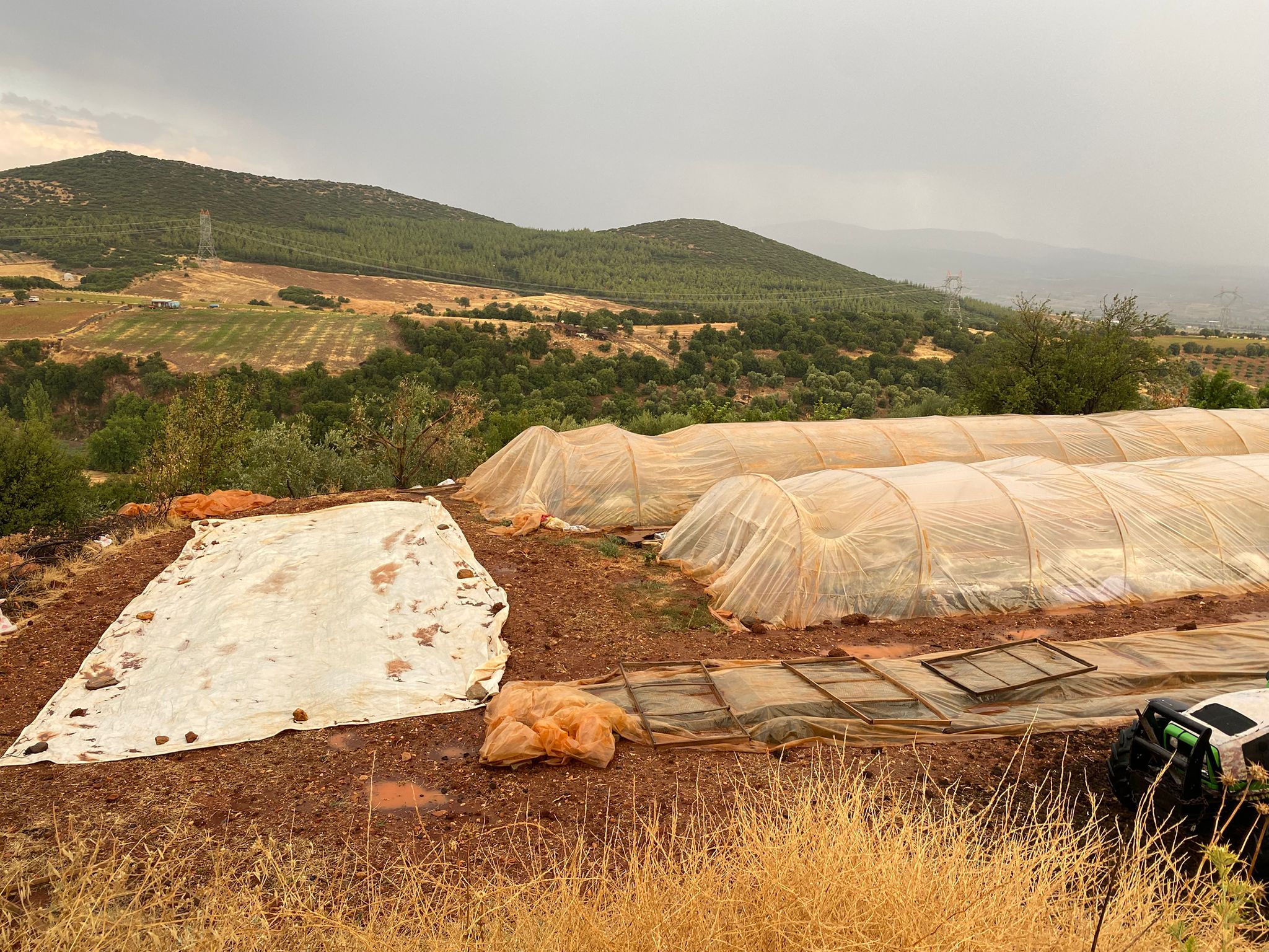 Karacasuda Yagisli Hava Etkili Oldu Tutun Seralarini Su Basti 588501 0897595547C2Be89C7E094Fe9B2065Cc