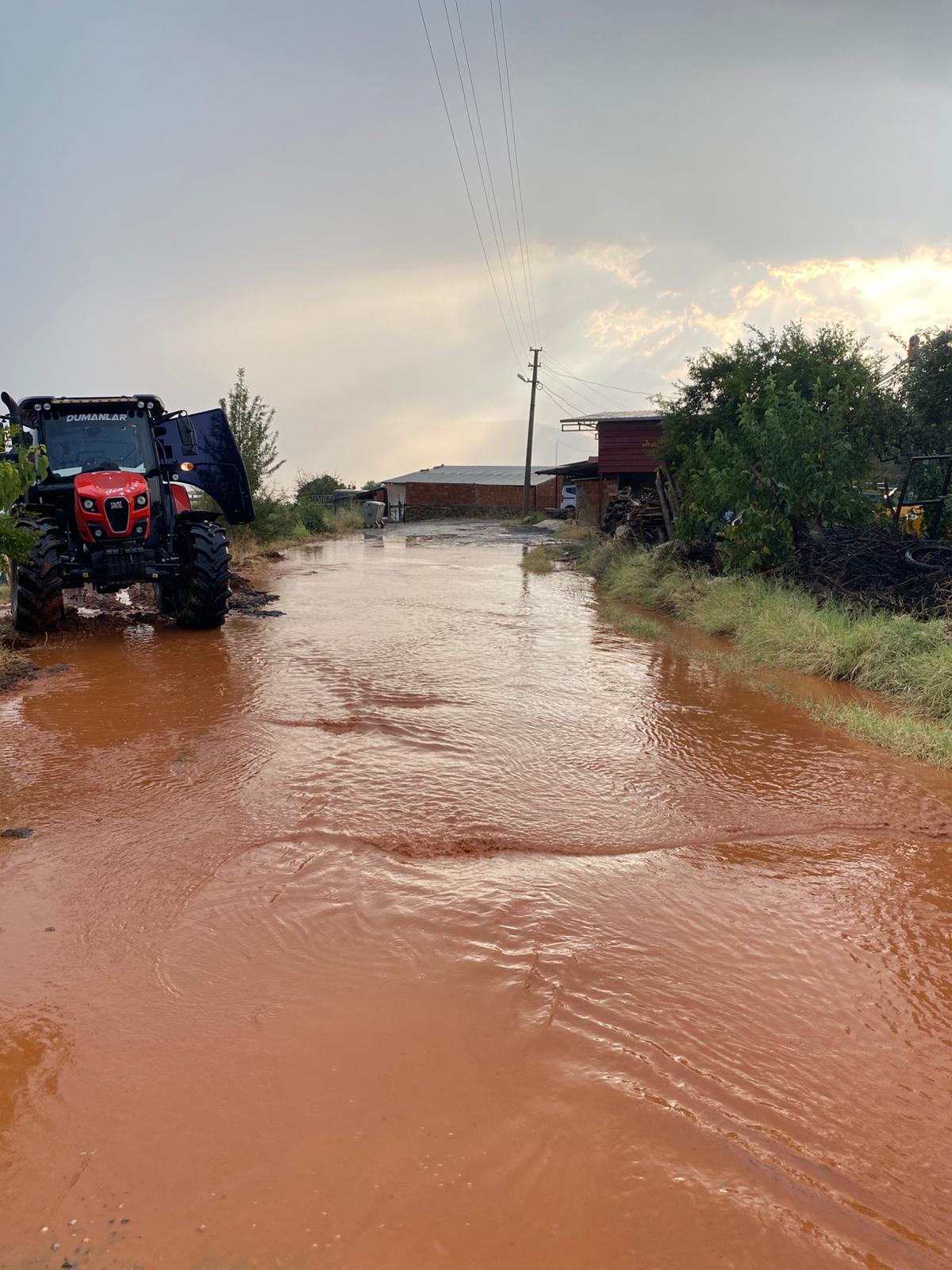 Karacasuda Yagisli Hava Etkili Oldu Tutun Seralarini Su Basti 588501 1A24F7A27C842E70C55B23858416E60A