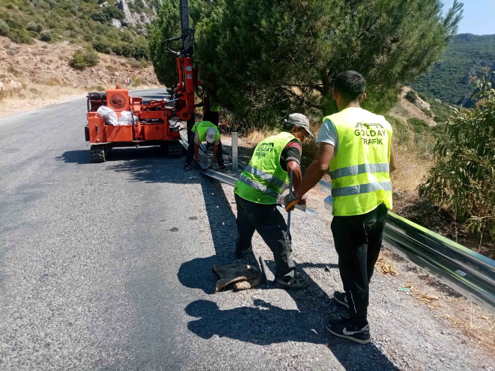 Kirazlinin Olum Virajinda Bariyer Calismalari Basladi 588436 D39Ad0E38Ba1186Ea3D7Ef424Af4Ddfe