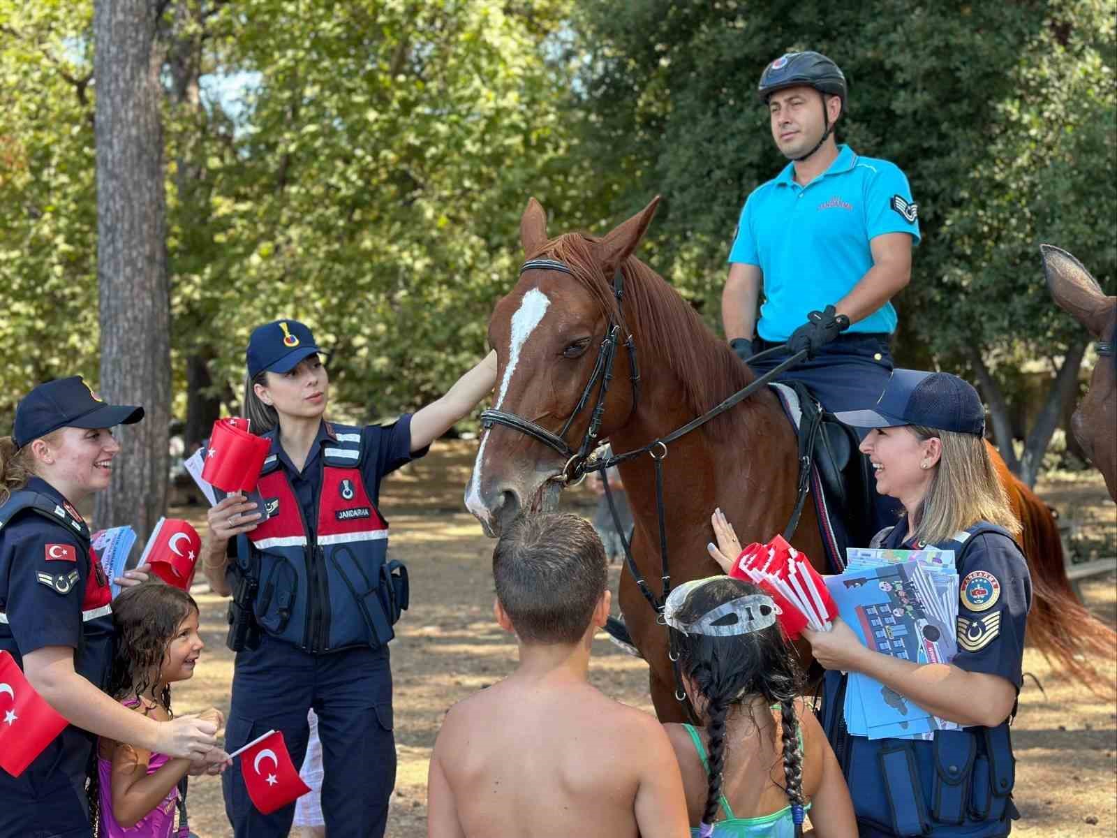 Kusadasinda Jandarmadan Kades Bilgilendirmesi 6C3118692C077324904061E88Fa0E86B