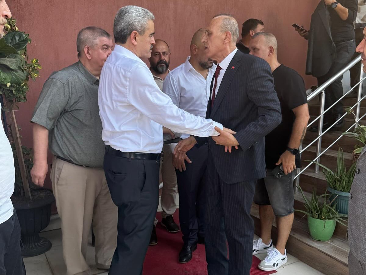 Mhp Aydindan Abidin Bilgine Gecmis Olsun Ziyareti 589912 3F5A337B3Aaed13681A2Eeb9Bdee012C