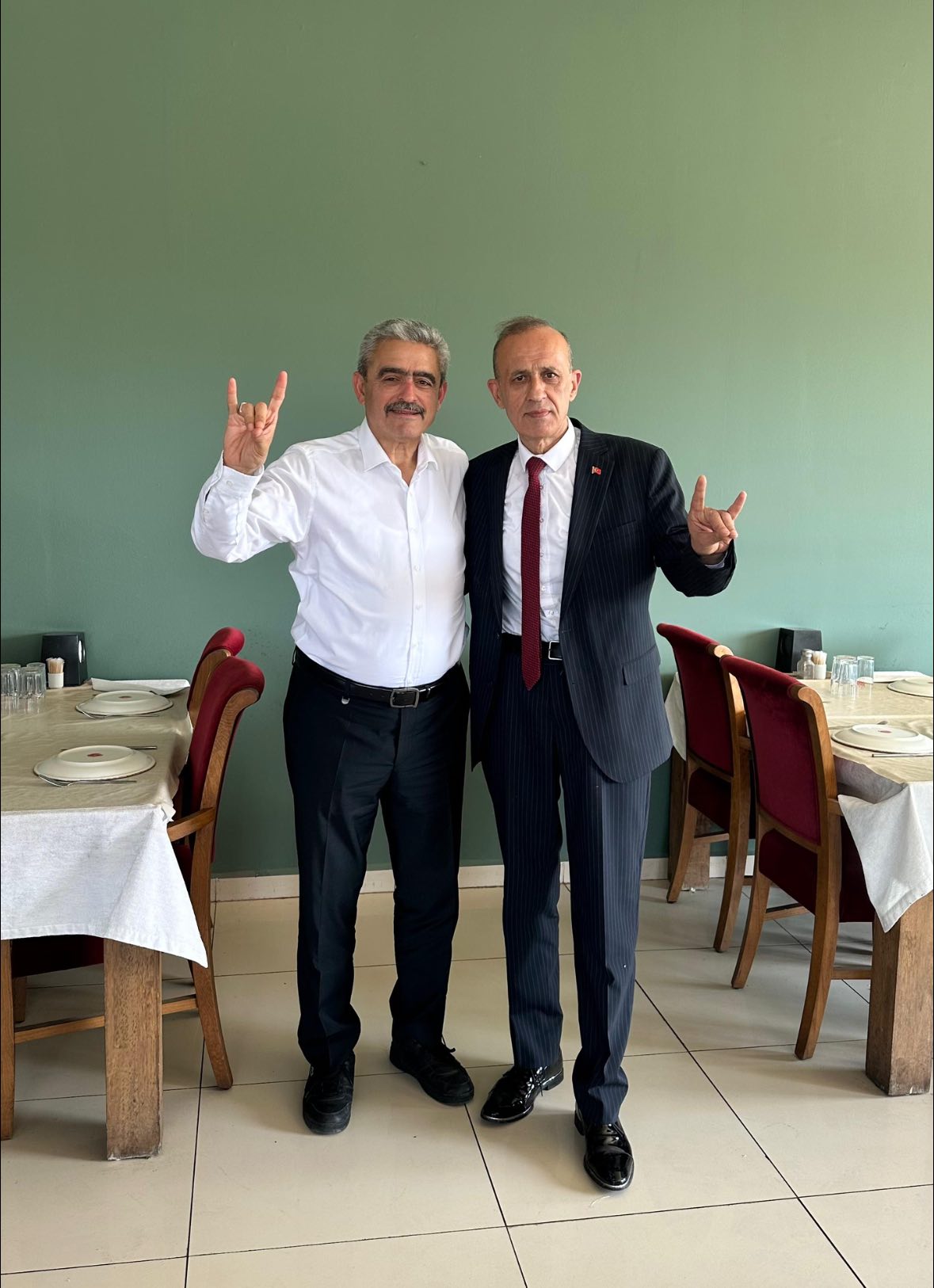 Mhp Aydindan Abidin Bilgine Gecmis Olsun Ziyareti 589912 9084Ce4Bea53D164Ef5Fbf9B707D817B