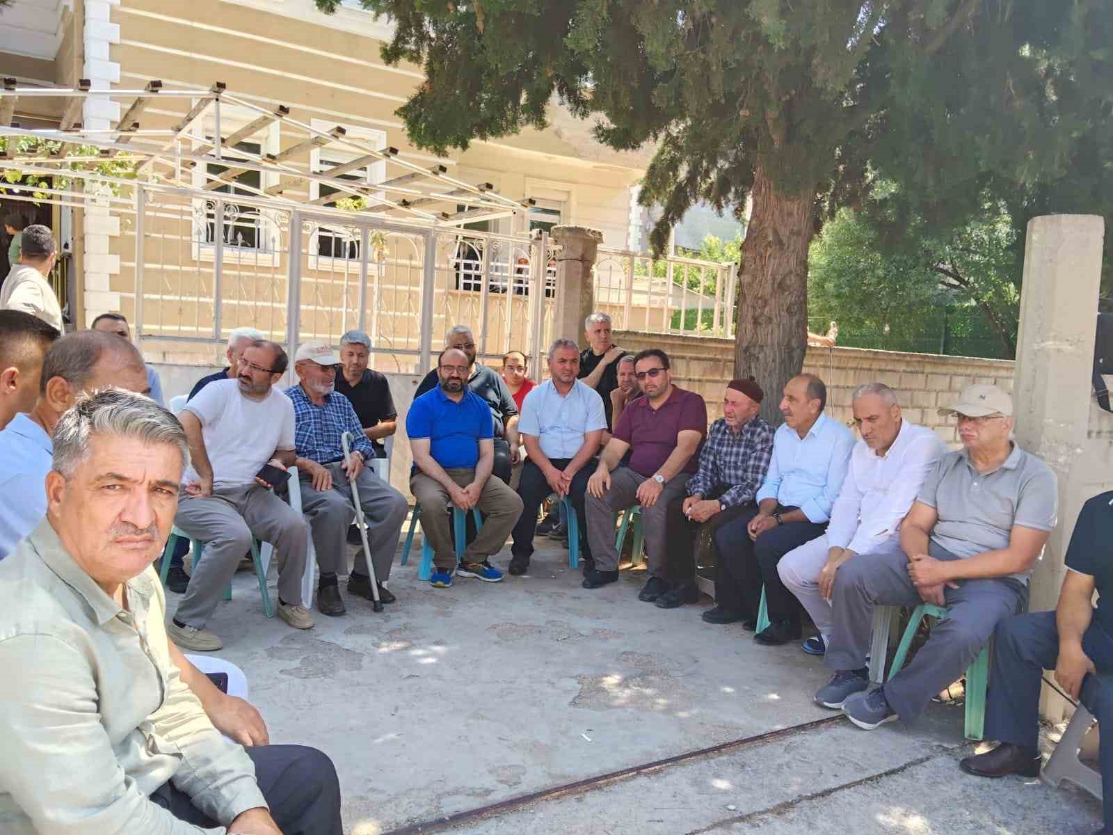 Muftu Yorulmazin Oglu Son Yolculuguna Ugurlandi A0E2D4D80276D0F1B91A4F579Adb487F