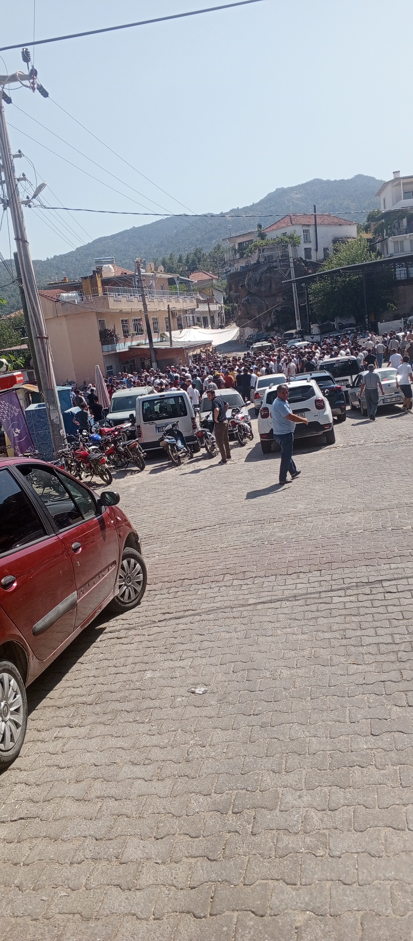 Oltasinin Pesinden Gitti Canindan Oldu Bogularak Olen Genc Berbere Veda 591201 Ac756525Dafc69E80C50E0985914Bd63