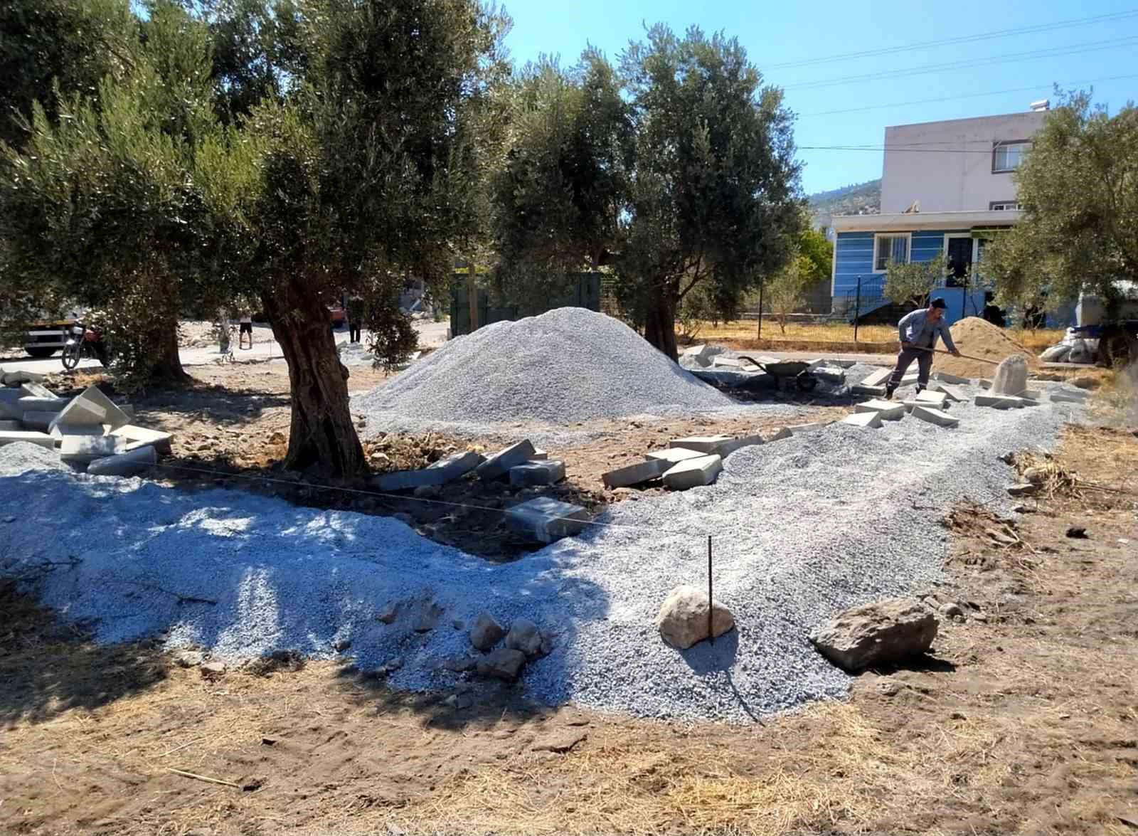 Soke Belediyesinden Atburgazi Mahallesine Park Duzenleme Calismasi F990F1731673F2B928B367A912E49490
