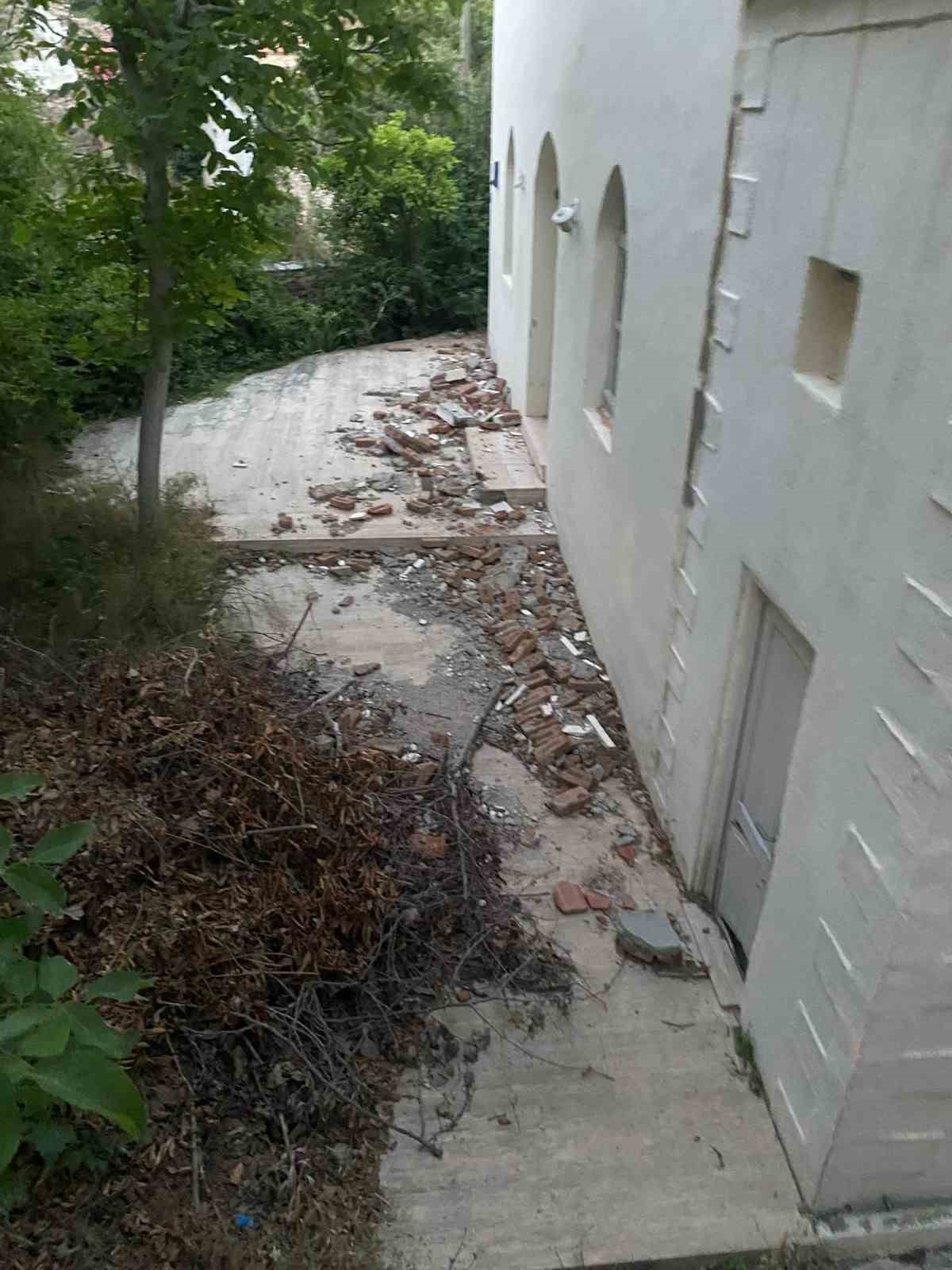 Soke Eski Doganbey Koyu Camiinin Catisi Coktu 1Aa9E8780346Ae01B34F07D0A33655F4