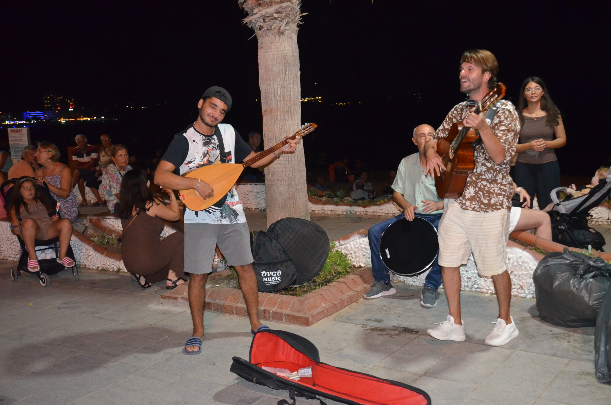 Yali Caddesi Sicak Gecelerde Herkesin Ortak Tercihi 588130 6Ea51Cf24E3A93Ae16546D8Ebb8C0664