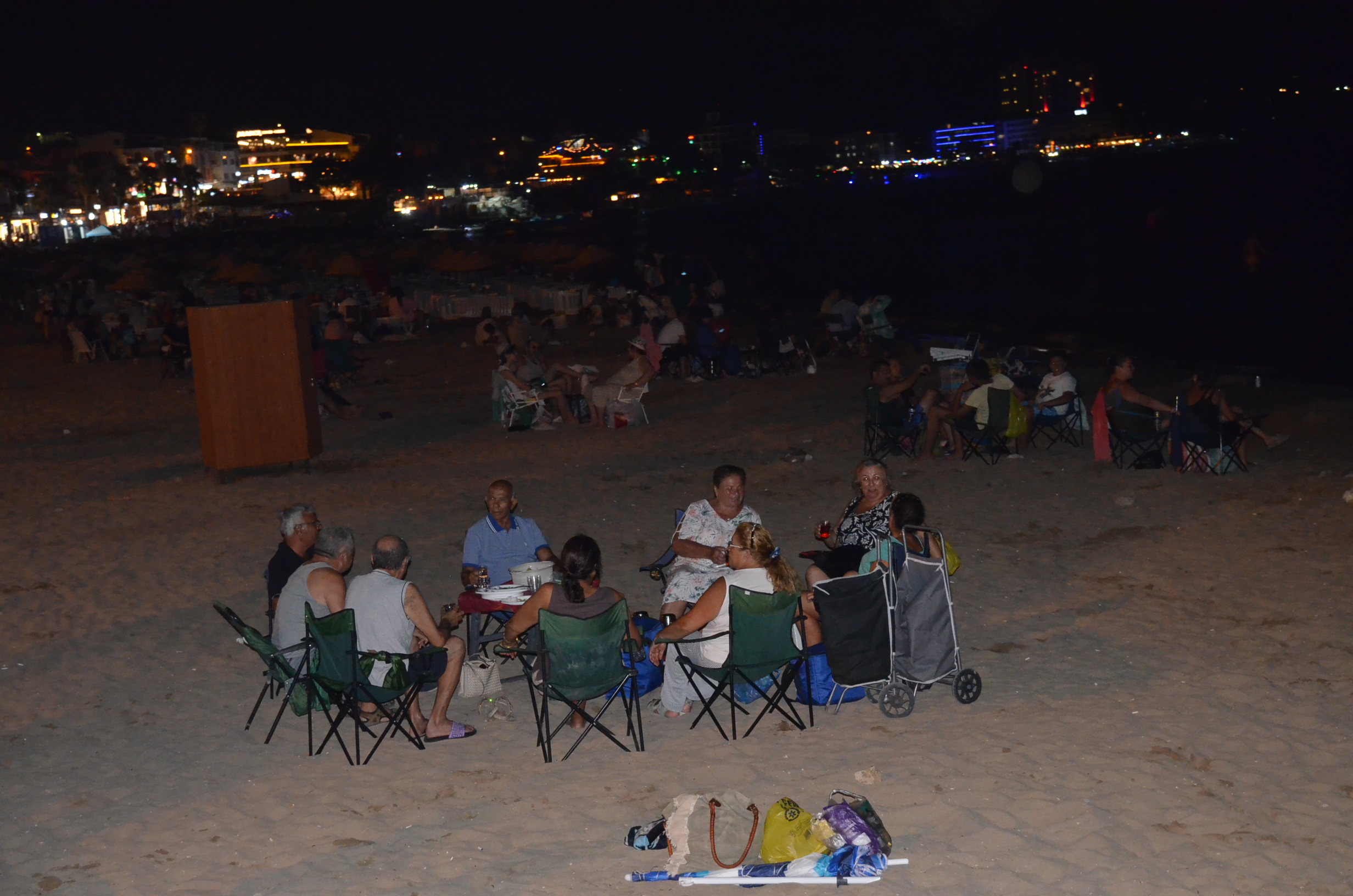 Yali Caddesi Sicak Gecelerde Herkesin Ortak Tercihi 588130 Cde1E07659B15F6F6D79D8F81Bd72C3D