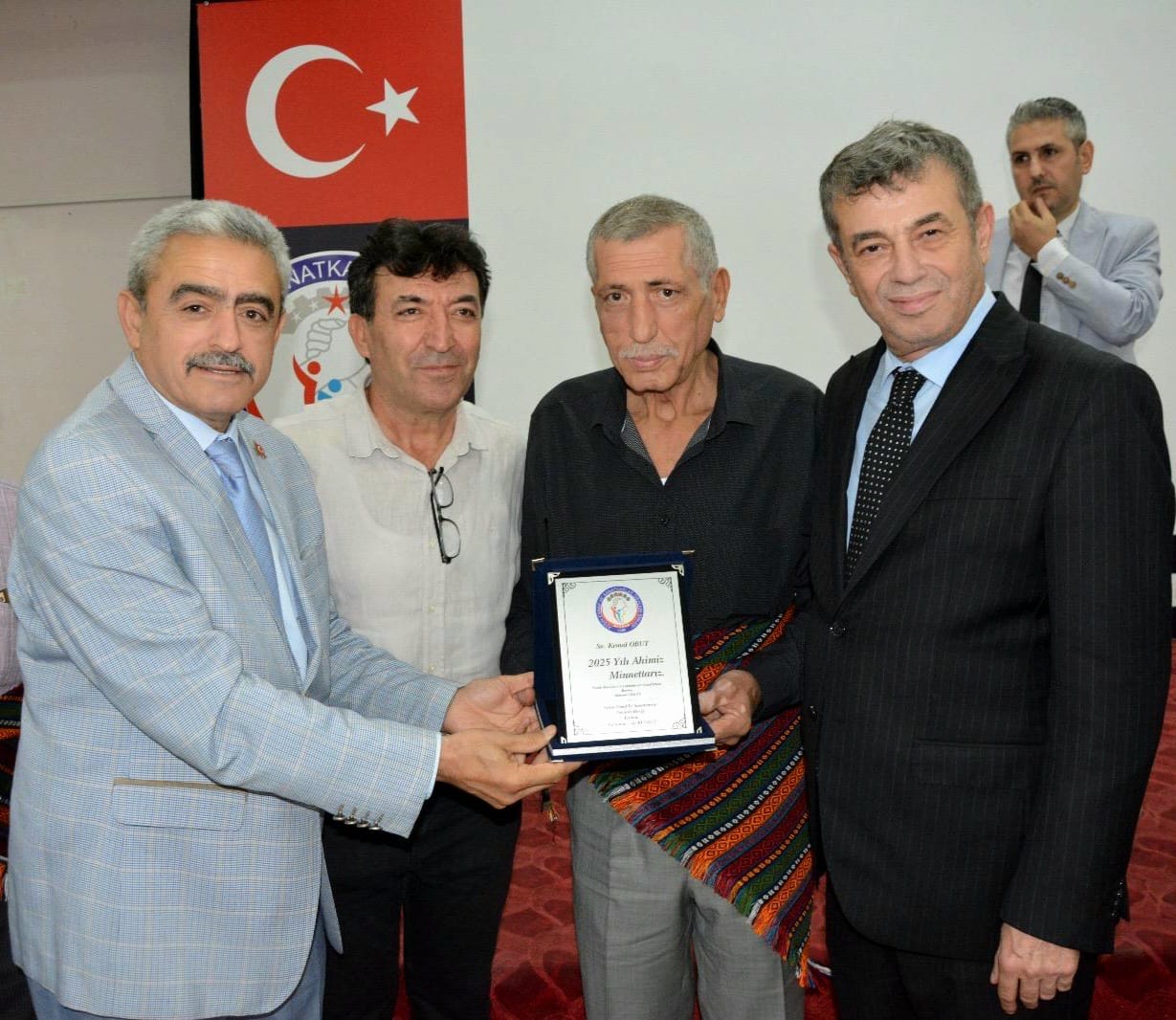 Alicik Ahilik Ticaretin Ve Ahlakin Temelidir 601618 D794375A262E846C58Ef27Cbb3F66819